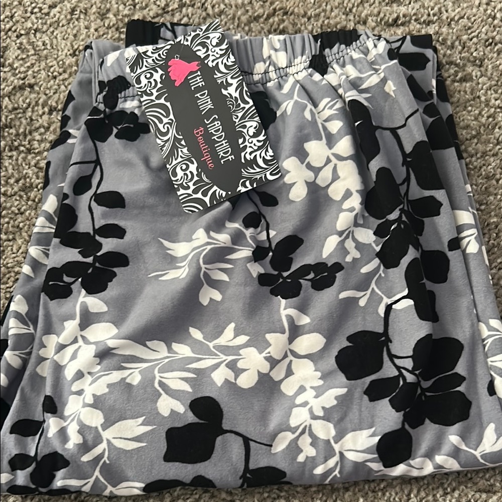 Floral Print Legging in Black and White